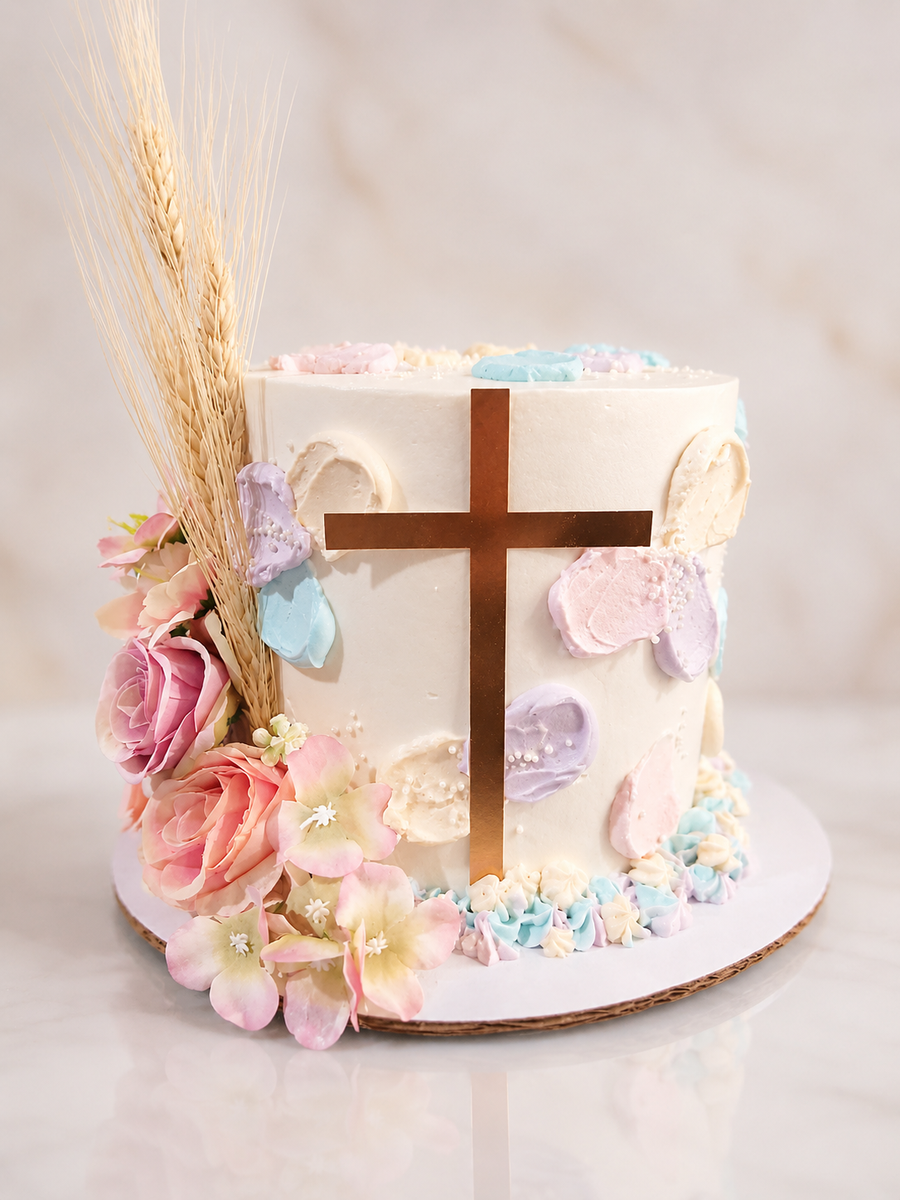 Pastel elegante con cruz
